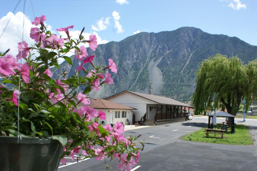 Elks Motel Keremeos Exterior photo