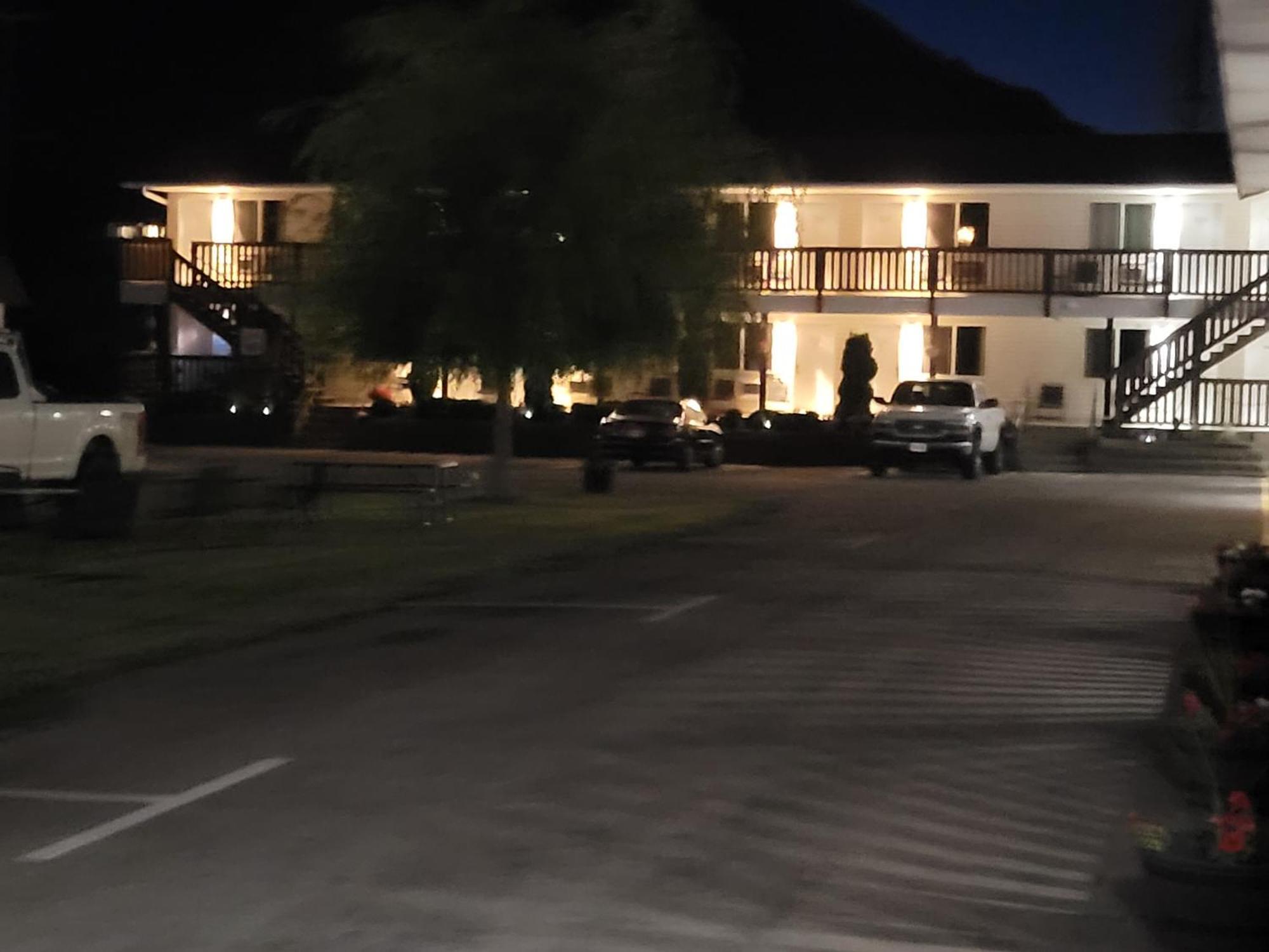 Elks Motel Keremeos Exterior photo