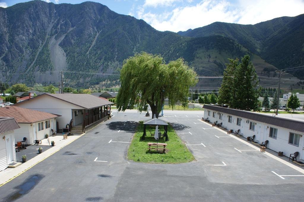 Elks Motel Keremeos Exterior photo