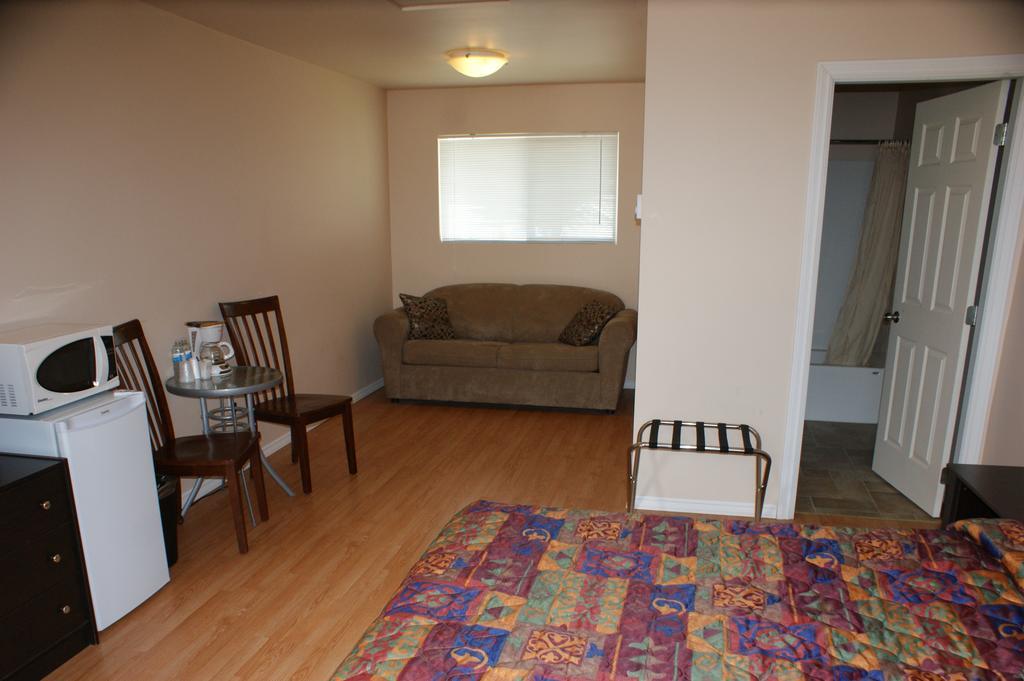 Elks Motel Keremeos Room photo