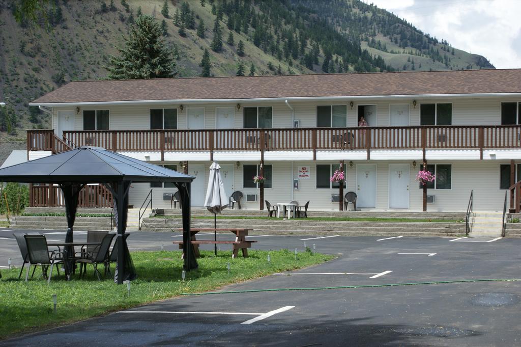 Elks Motel Keremeos Exterior photo